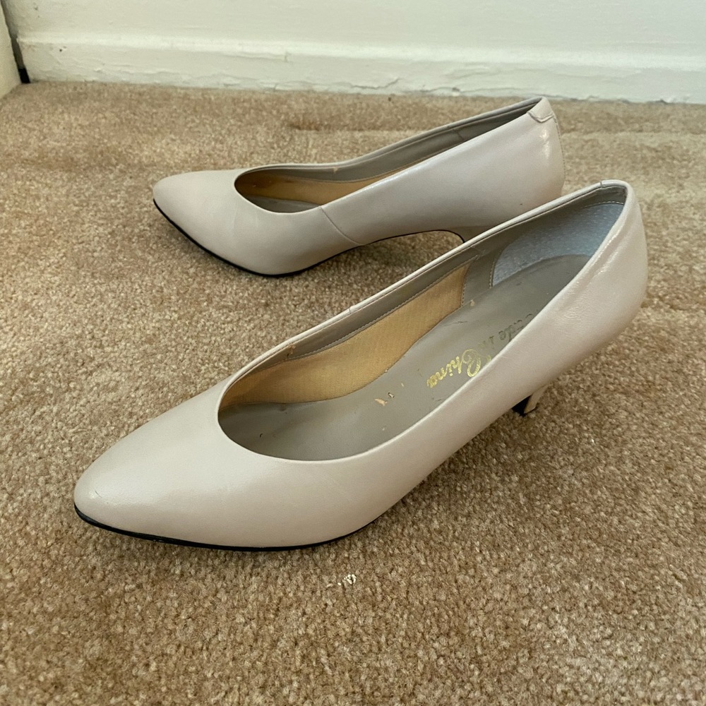 Made in China brand vintage taupe heels pumps 7M